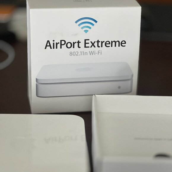 APPLE AirPort Extreme Station 802.11n Wi-Fi Router (Model No. A1354) - Picture 5 of 6